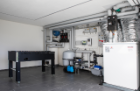 Im Anbau fand nicht nur die neue Wärmepumpe und die Pooltechnik Platz, sondern auch ein Hobbyraum