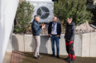 Die aussen aufgestellten Wärmepumpen stehen Rücken an Rücken