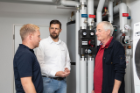 Die Verrohrung in den Technikräumen musste speziell geplant und umsichtig installiert werden, da sie teilweise über die Nachbargrundstücke führen.