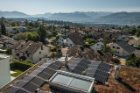 Vue magnifique sur les montagnes et le splendide lac de Zurich