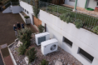 Le jardin situé devant le bâtiment a été réaménagé pour l’installation des pompes à chaleur